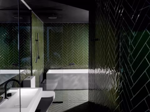 Grove bath room, Wharfstone Hotel