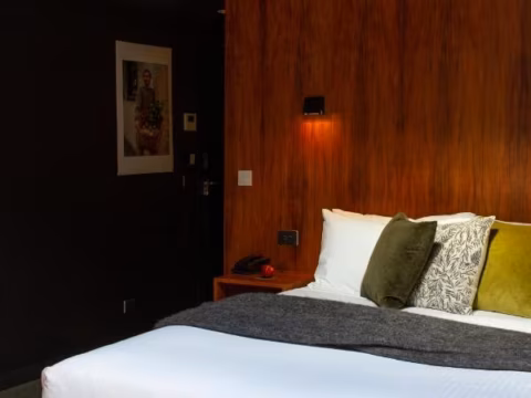 Bower room, Wharfstone Hotel
