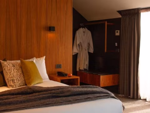Grove balcony room, Wharfstone Hotel